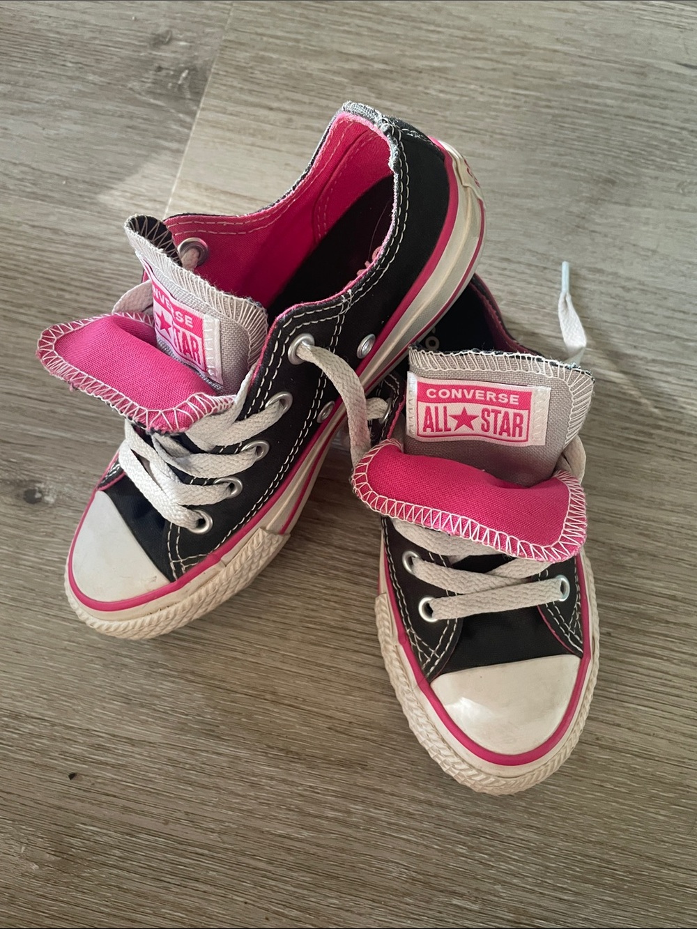 Converse Kids Black & Pink Low Top Sneakers